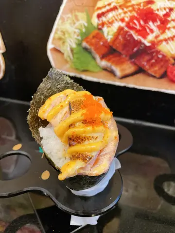 火炙三文魚腩手卷