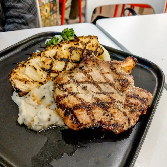 香烤豬斧頭扒配扒鮮菠蘿