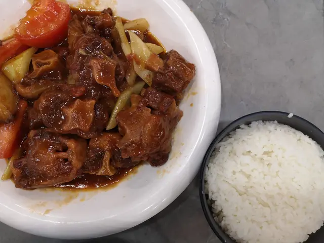 馳名紅酒燴牛尾