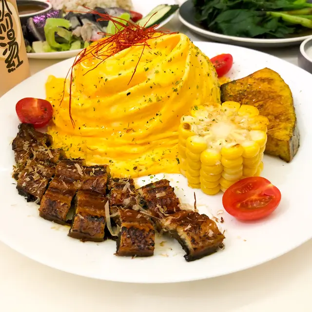 炭燒鰻魚椰香蛋包飯