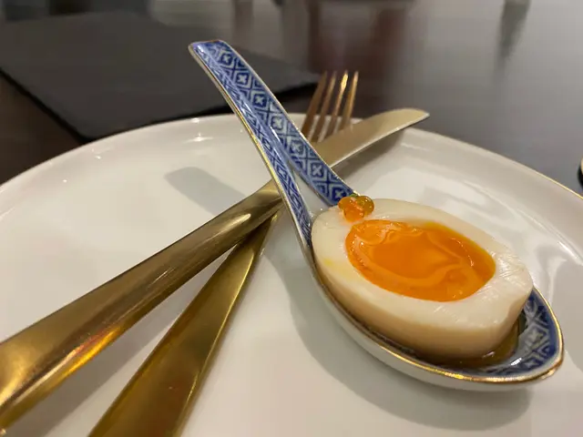 花雕溏心蛋配紅魚子