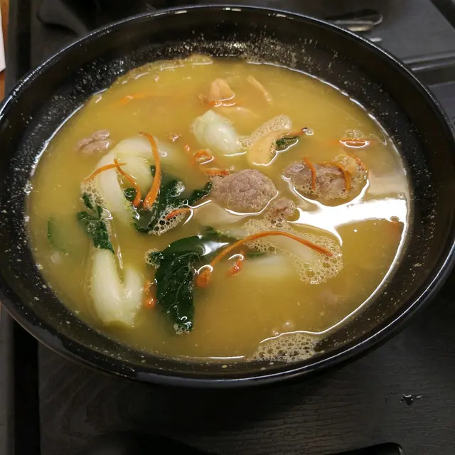 蟲草花螺頭雞湯底鮮牛肉泡飯配白菜