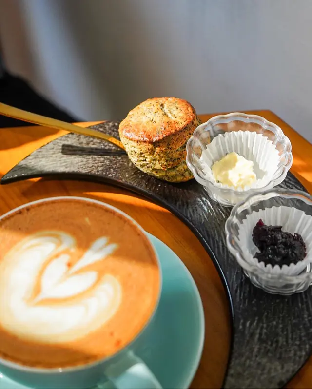 Earl  Grey  Scone  with  cream  &  jam