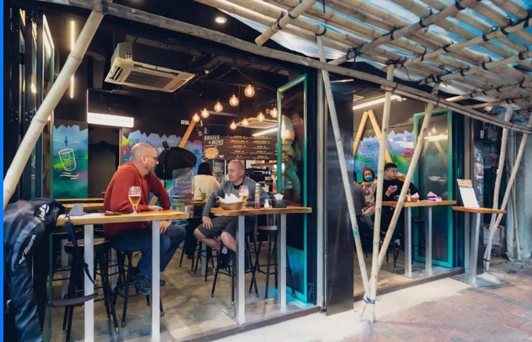 The hangout bar & cafe