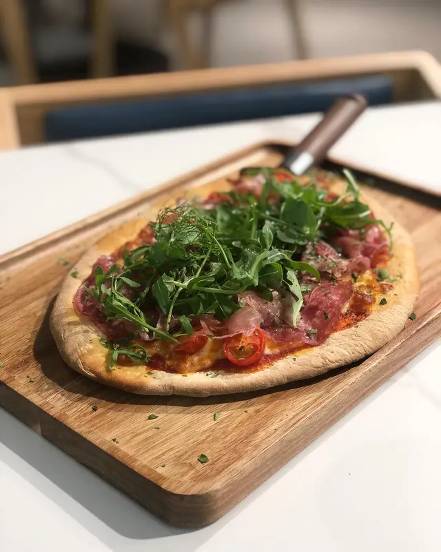 巴馬火腿辣肉腸薄餅