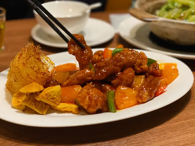 菠蘿拔絲咕嚕肉