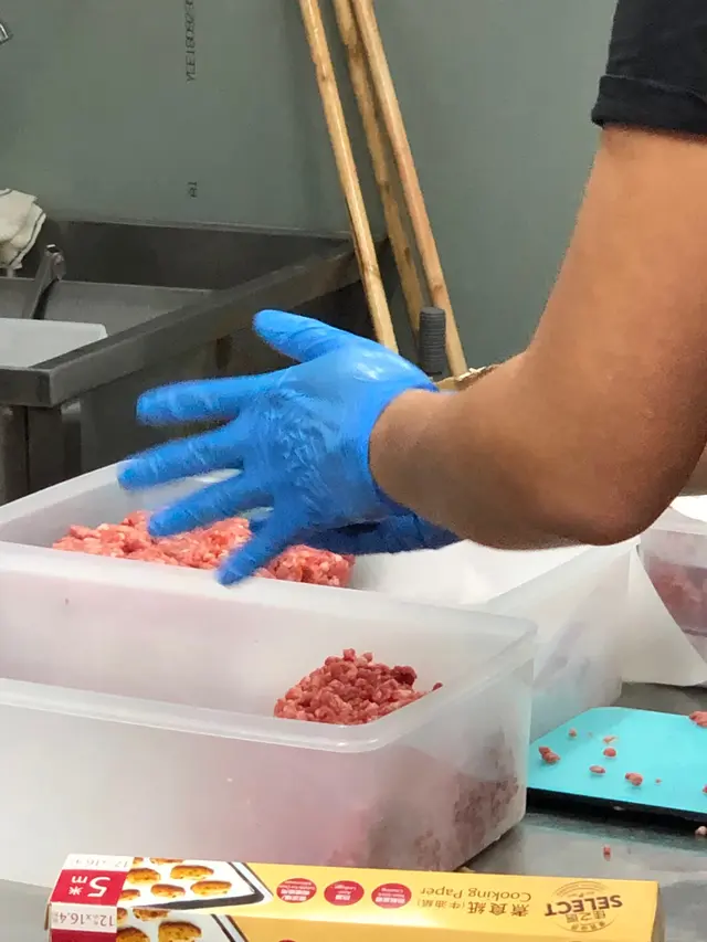 後方在手打牛肉