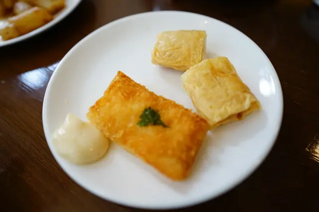 脆皮炸春卷 , 沙律醬蝦多士