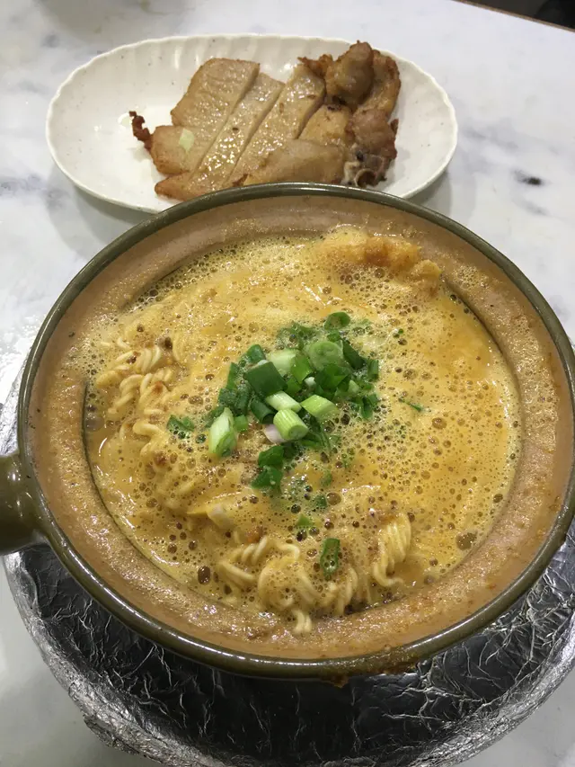 沙嗲豬扒煲仔麵