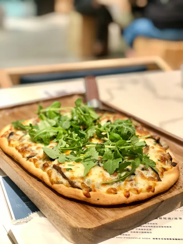 黑松露雜菌薄餅 🍕 