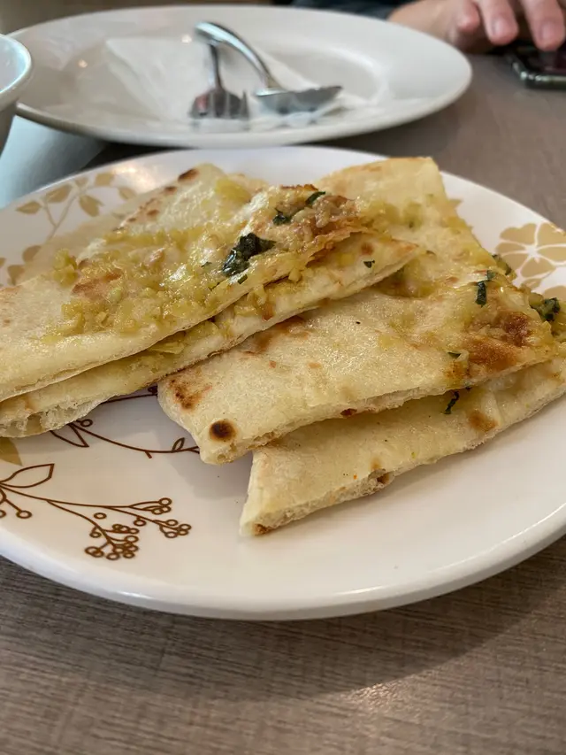 Garlic naan