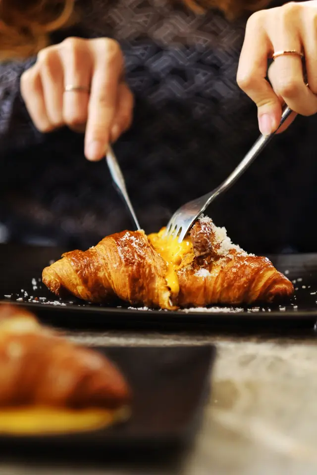 冬蔭公龍蝦湯流心牛角包