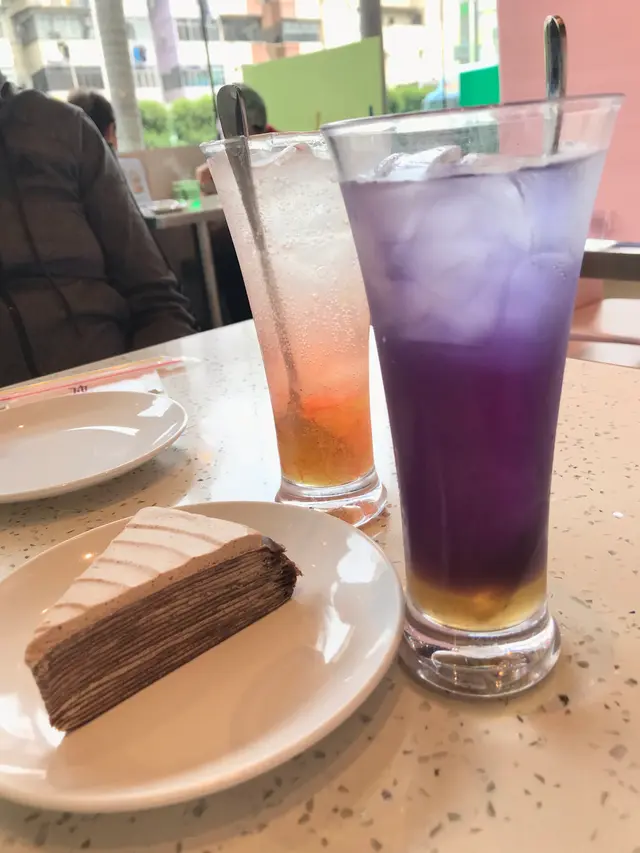 特色飲品 + 伯爵千層
