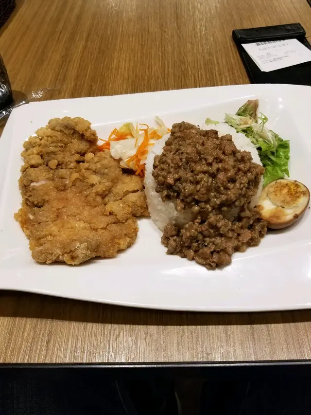 鹽酥雞排肉燥飯