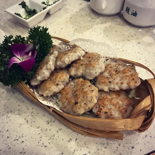 香煎黑松露蓮藕墨魚餅