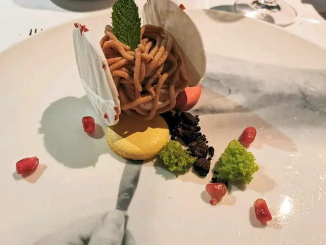 栗子蓉蛋白士多啤梨雪糕