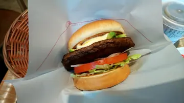牛油果和牛汉堡