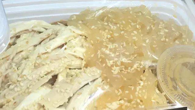 胡麻海蜇手撕雞半隻