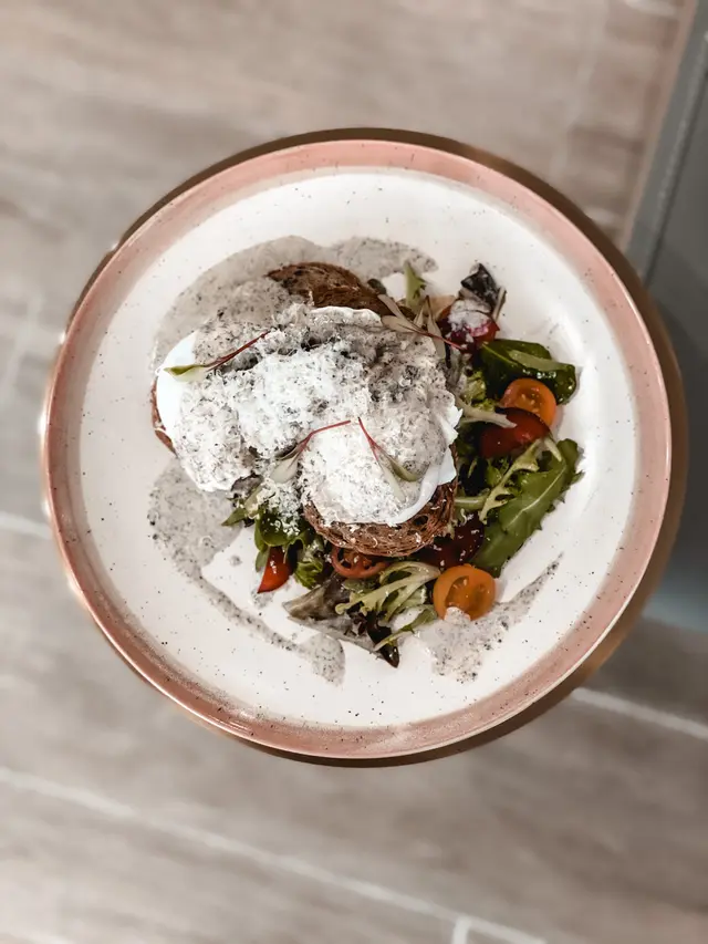 松露水波蛋什菌多士