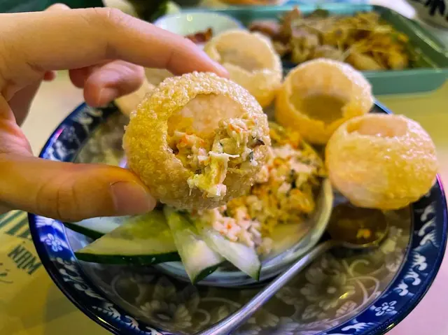 南越蟹肉醬配脆球餅