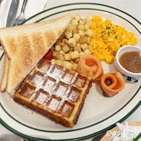 Sunshine breakfast - Green Waffle Diner in Central 