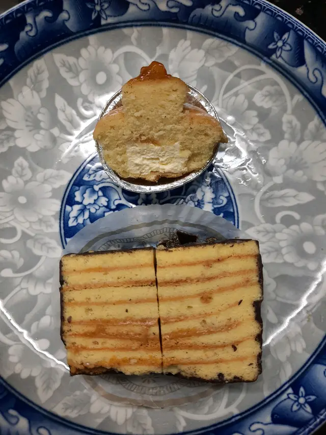 橙餅很乾;  撻很普通