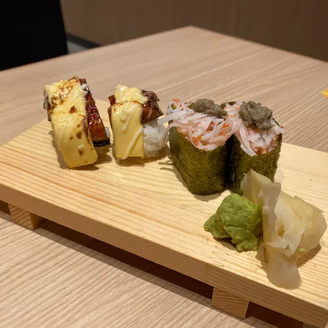 火炙芝士饅魚壽司、蟹肉蟹膏軍艦