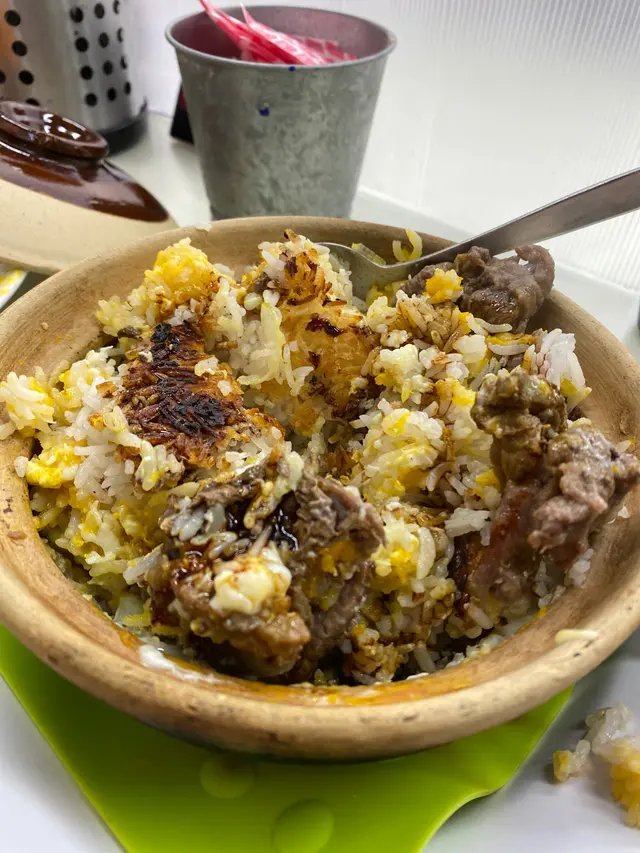窩蛋牛肉煲仔飯