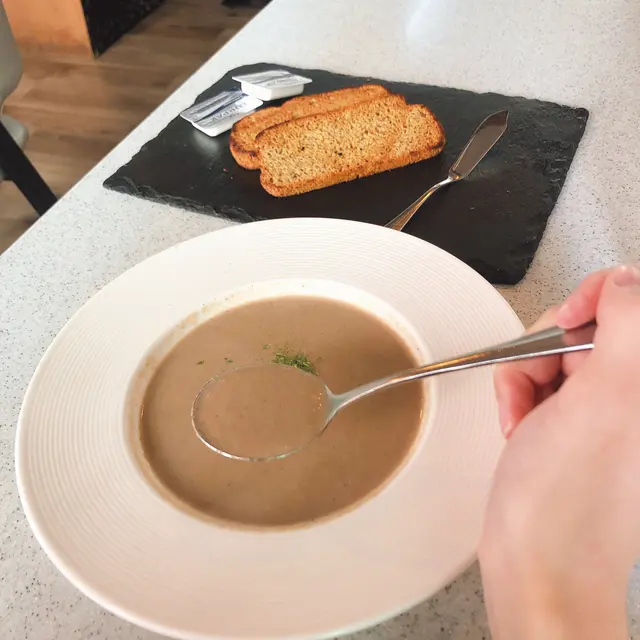 杏仁粉麵包加餐湯