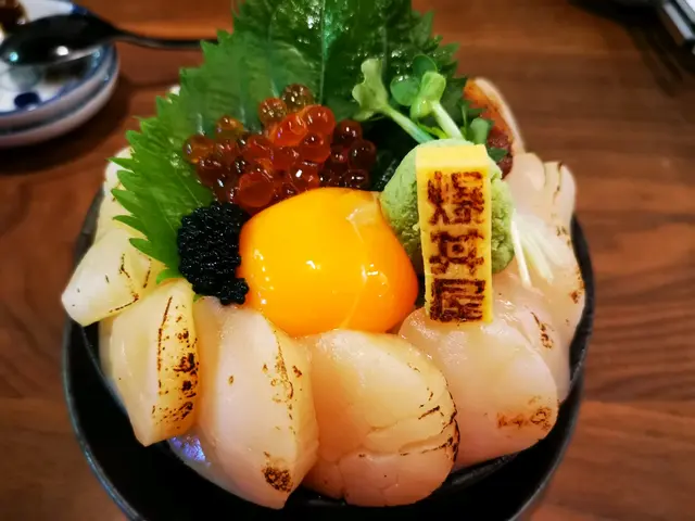 有鵝肝、海膽、帶子、生雞蛋、三文魚籽及魚子醬,用料豐富