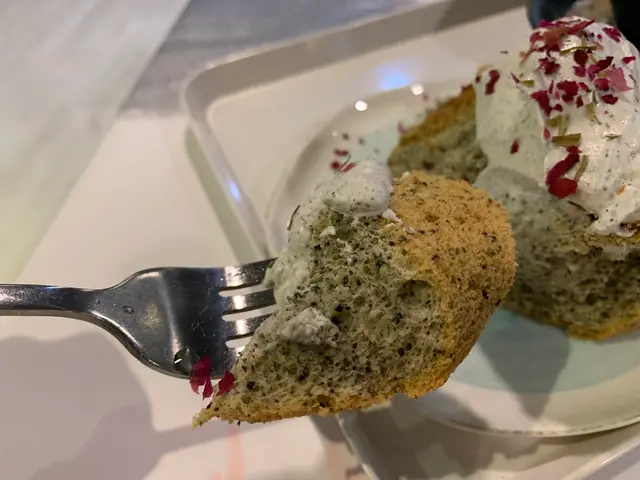 拌着黑芝麻鮮忌廉同吃,進一步提升芝麻看