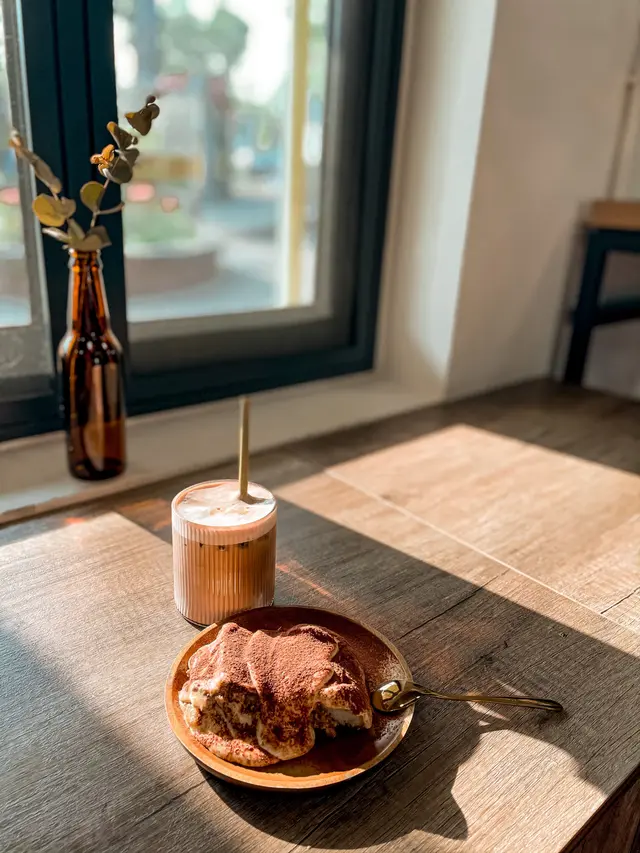 Tiramisu  &  Iced  chocolate