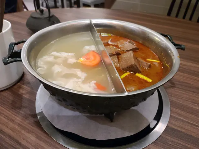 湯底以人頭計算，90分鐘內任加湯底配料