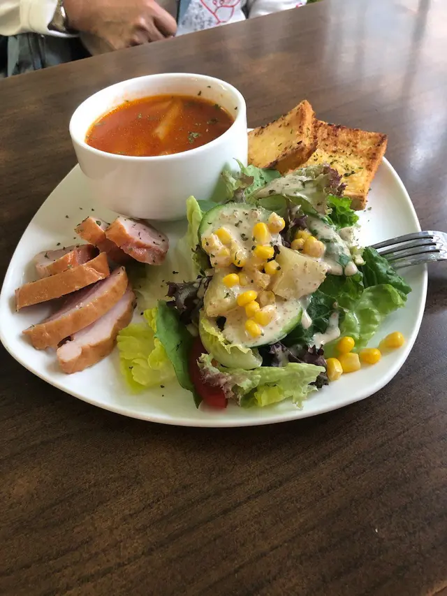 煙鴨胸沙律連蕃茄湯長通粉