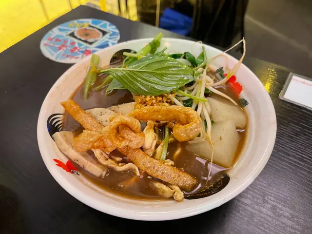 泰式扎肉雞絲金邊粉