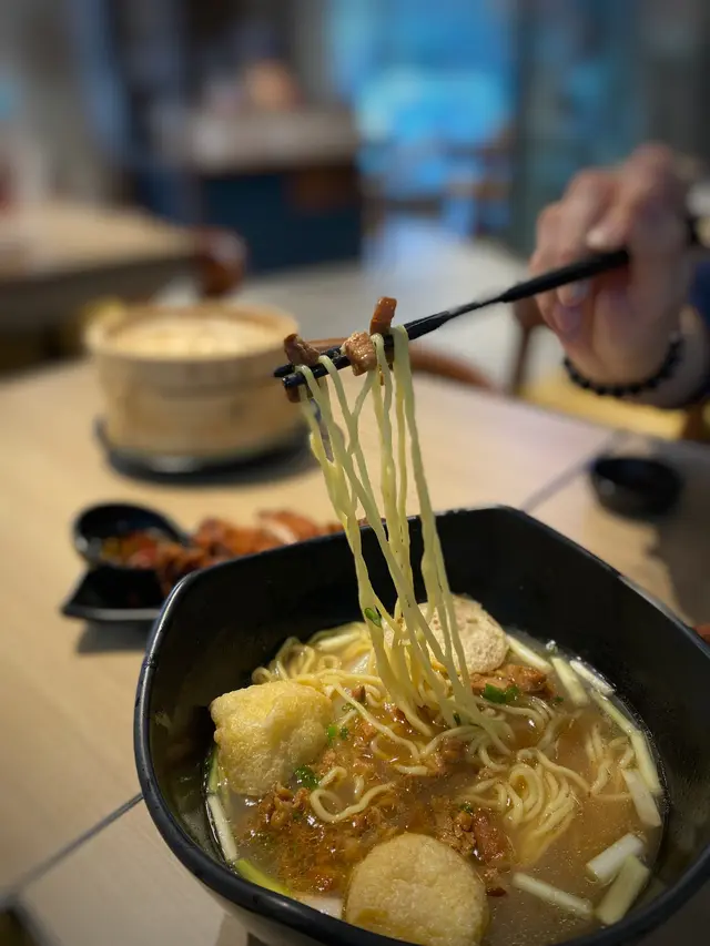 茶燻煎軟雞慶麵