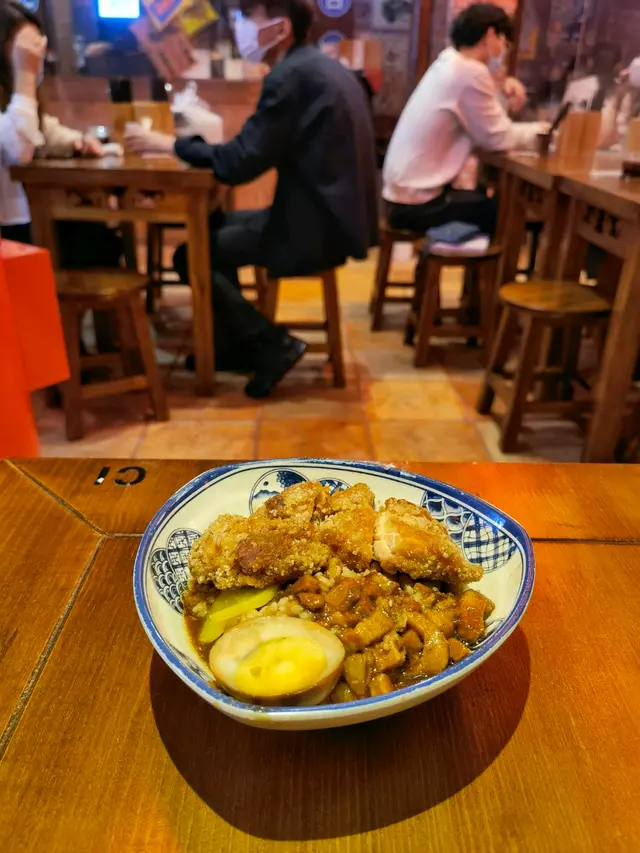 香酥雞扒魯肉飯