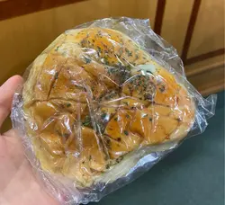 沙律蛋吞拿鱼包