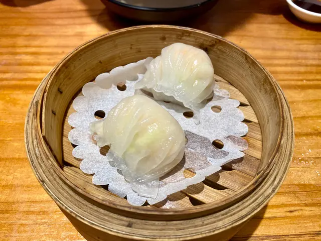 月半彎晶瑩鮮蝦餃