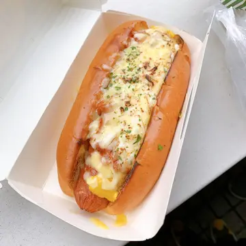 火炙芝士辣肉酱热狗