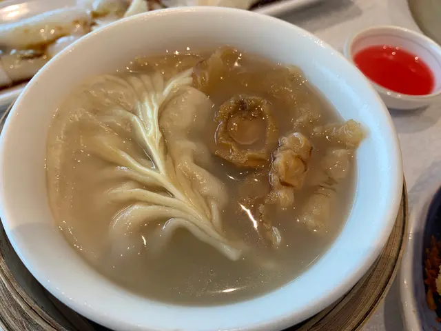 鮑魚花膠灌湯餃