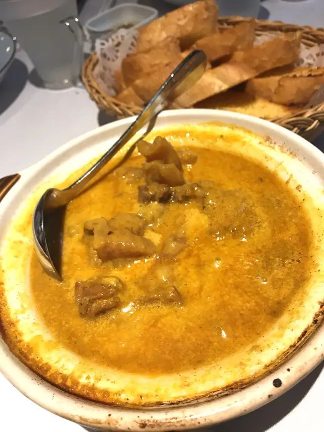 咖哩牛腩煲 配 焗蒜蓉法包