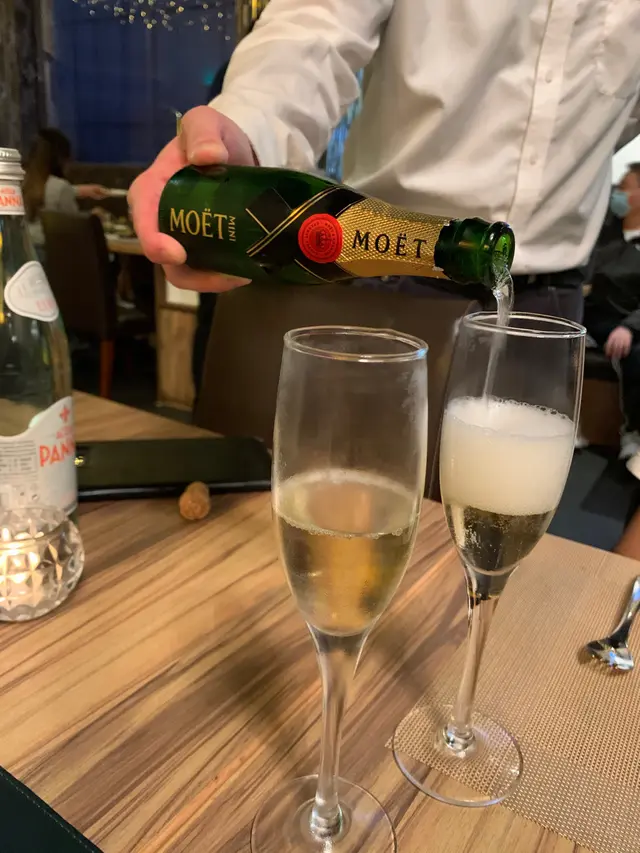 Mini Moët