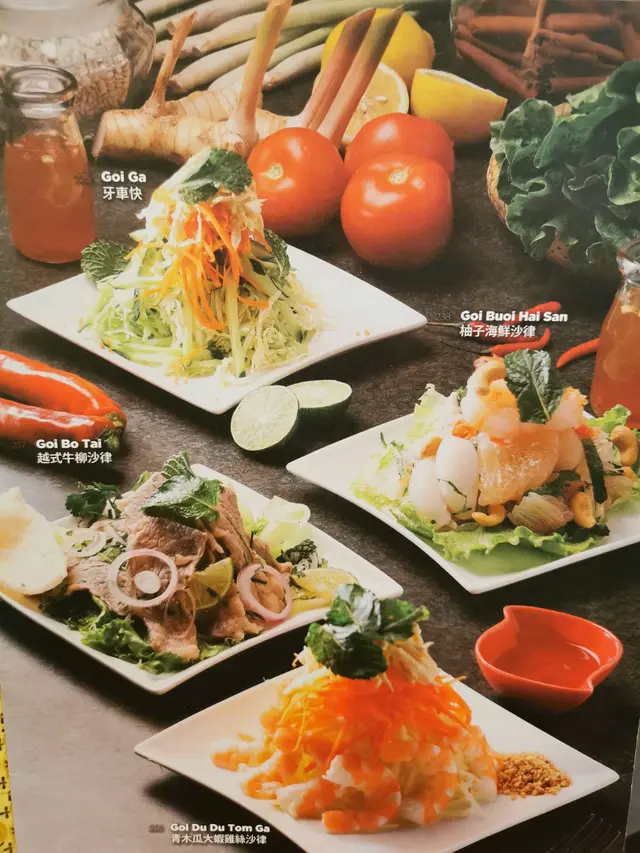 餐牌內沙律,串燒,小菜,粉麵飯都齊備