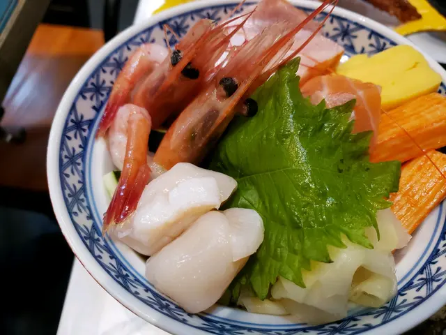 三文魚腩帶子甜蝦丼飯