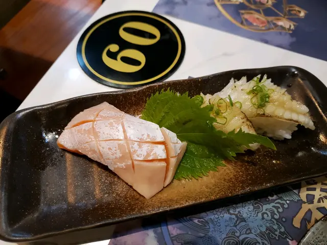 怪獸三文魚腩壽司