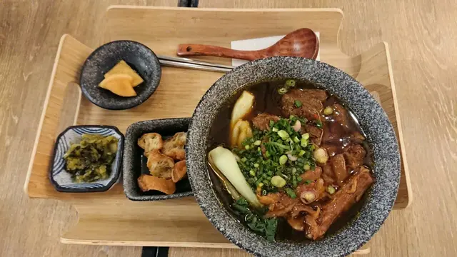 紅燒牛肉麵半筋半肉