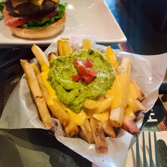 牛油果醬芝士薯條