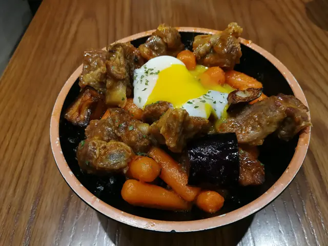 溫泉蛋燴牛肋拌飯
