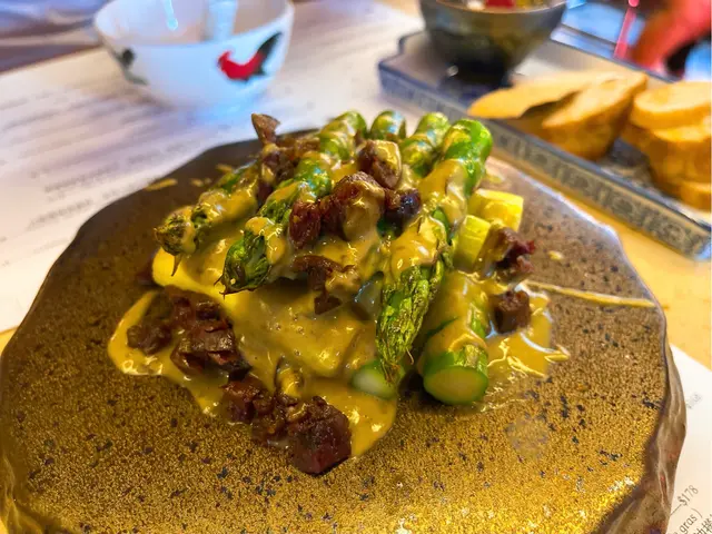 烤美國蘆筍,鮮味真蠔醬,蛇王芬鴨肝腸片